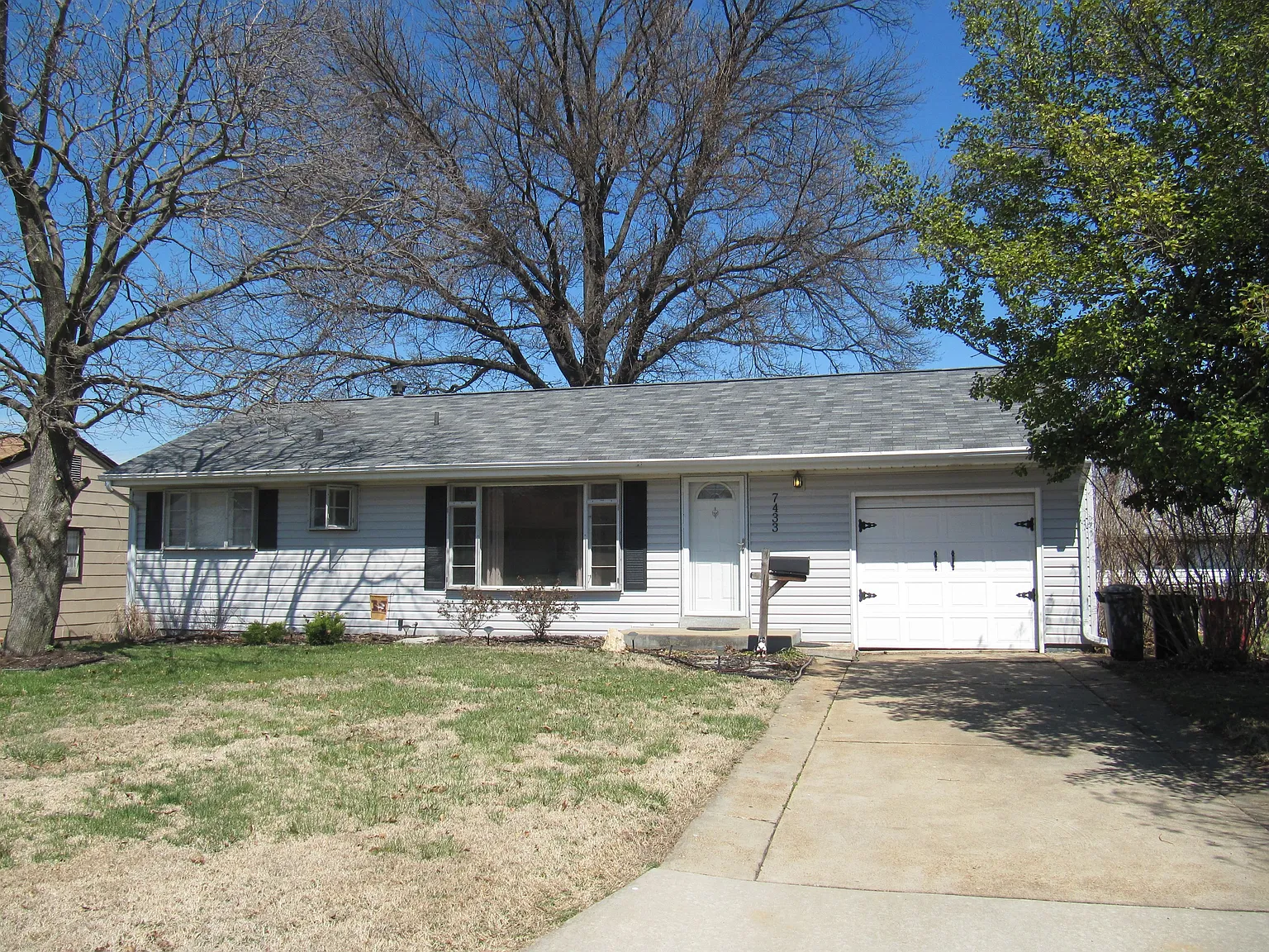 7433 Rockwood Dr photo 1
