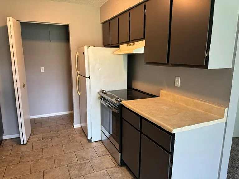 307 N Prairieview Rd — Photo 14