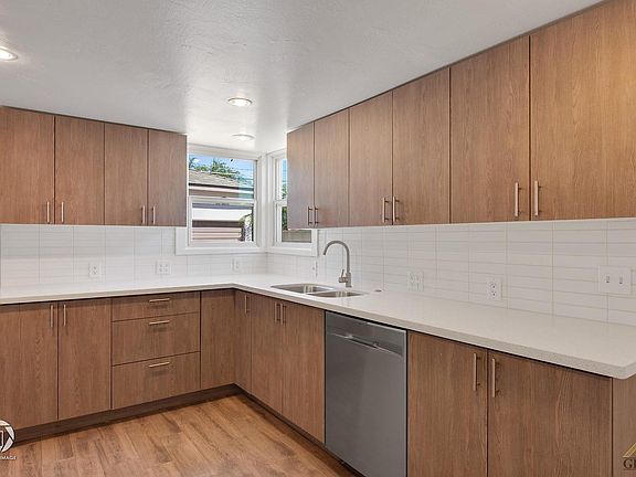 3rd image of 2605 Lomita Verde Dr