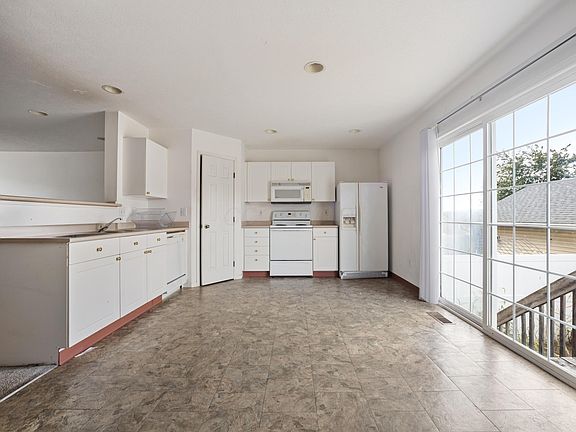 3rd image of 355 Oxford Oak Dr