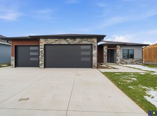 535 N 106th St, Lincoln, NE 68527