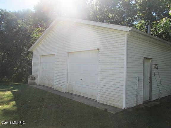 4th image of 958 E Mill St