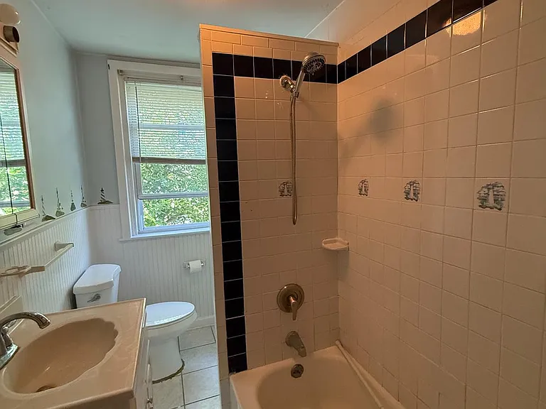 300 Devereaux Ave — Photo 17