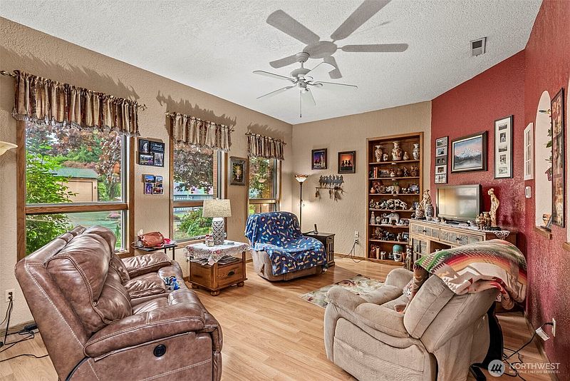 5th image of 3509 NE 161st Way