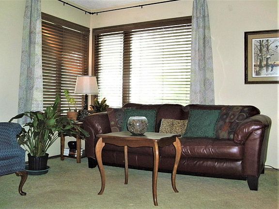 4th image of 303 E Olesen Thu St