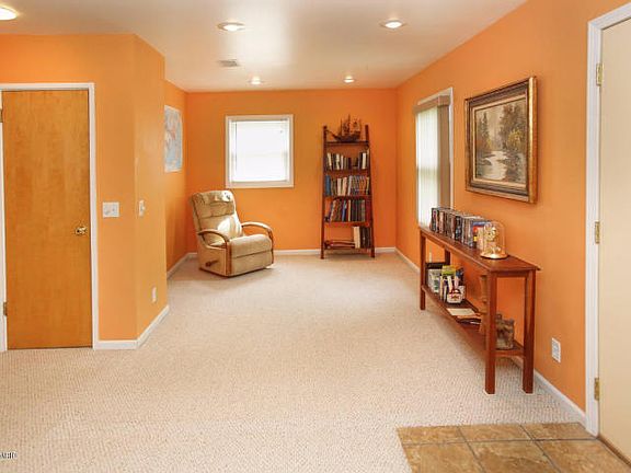 5th image of 2434 Hillsdale Ave
