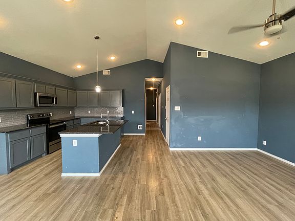 3rd image of 3218 Polk St