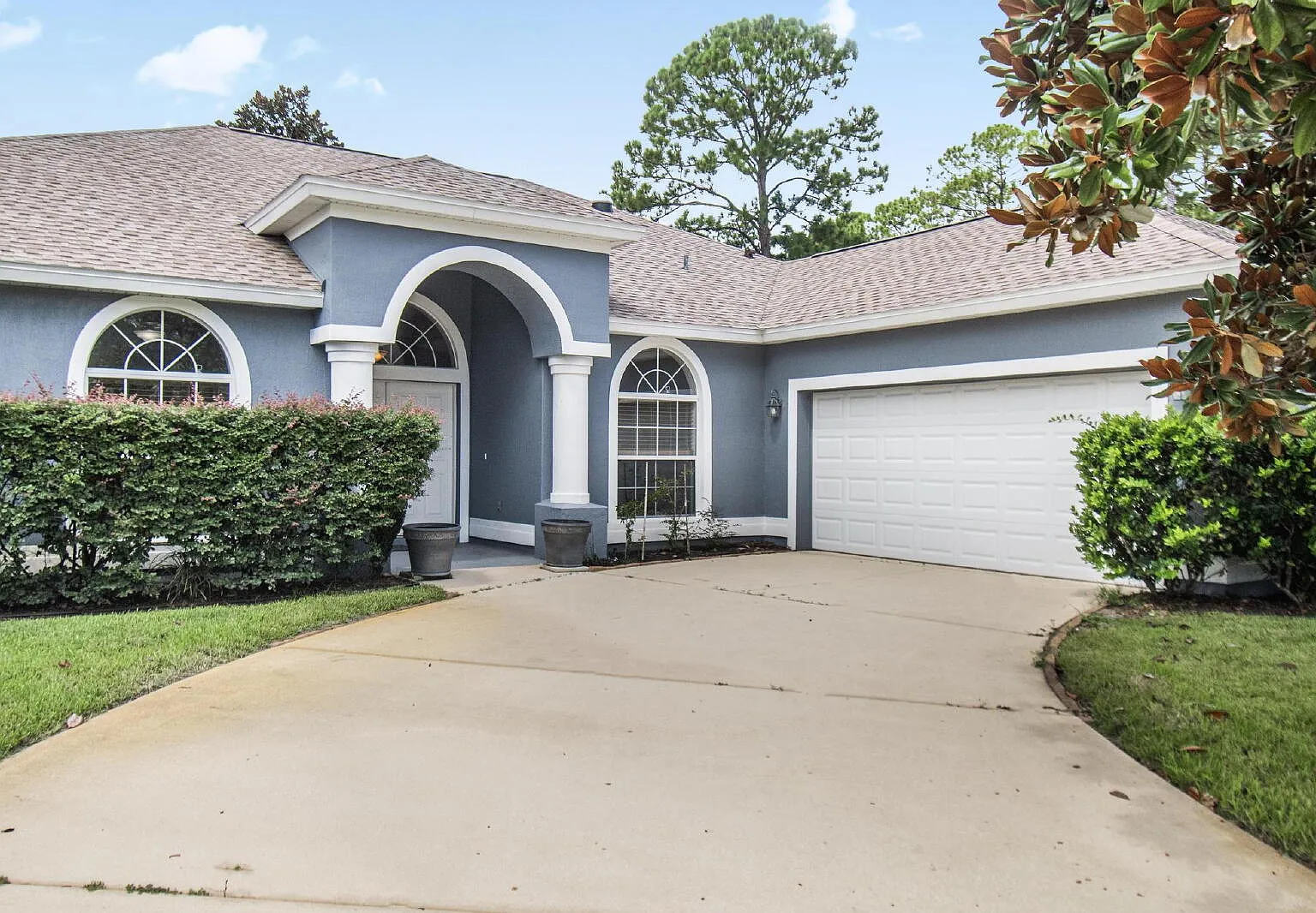 4 bed, 2.0 bath, 2267 sqft, $2,600 — Photo 2