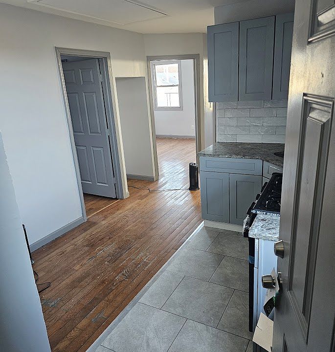 1st image of 310 Bond St #6