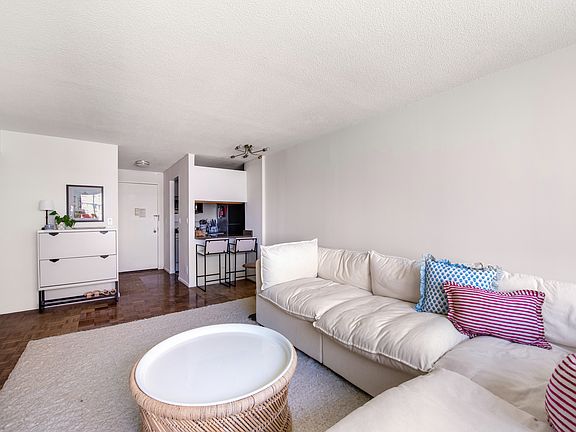 5th image of 200 Rector Pl APT 6V