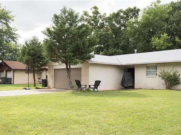1319 W Forest Dr, Rogers, AR 72756