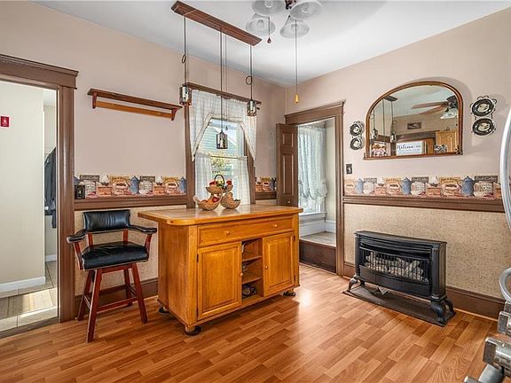 5th image of 19 Hopkins St