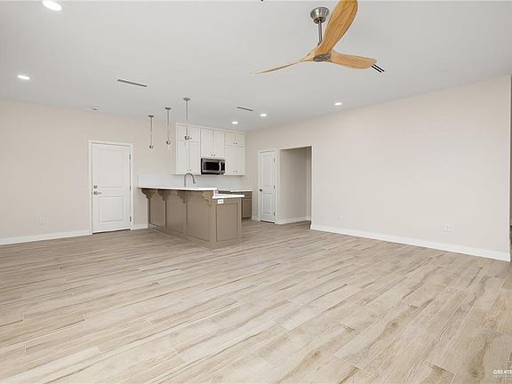 4th image of 2507 Regina Dr