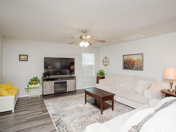 3rd image of 8956 Yorkshire Way