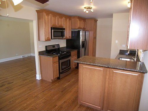 4th image of 7842 Melvina Ave