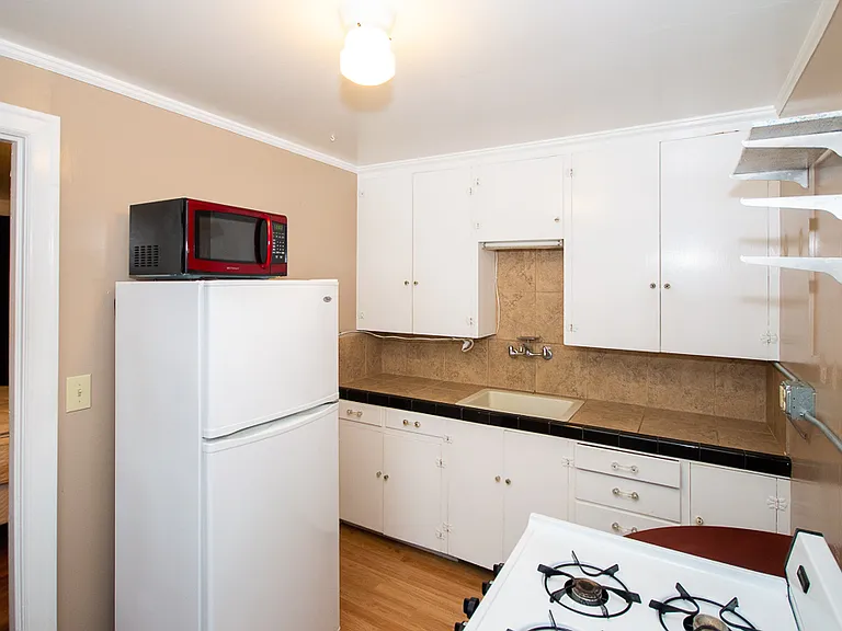 457 SW Washington Ave #8 — Photo 6