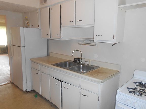 3rd image of 3937 Madeline Dr