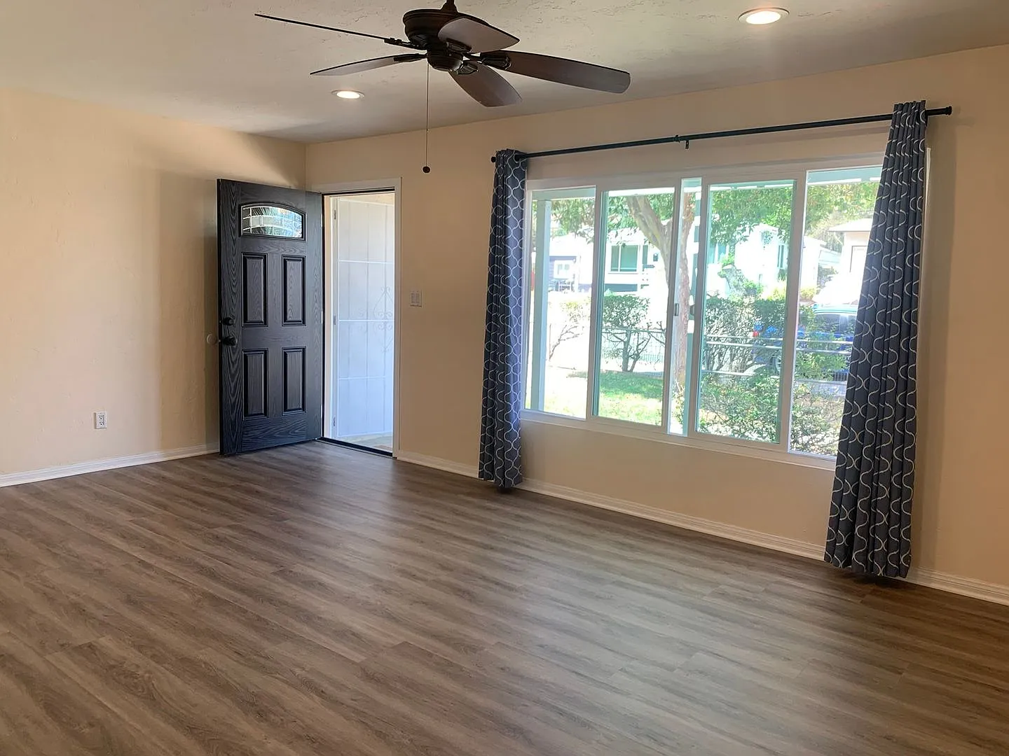 Price Lowered! Beautiful 3-Bedroom Home In El Cajon! — Photo 2