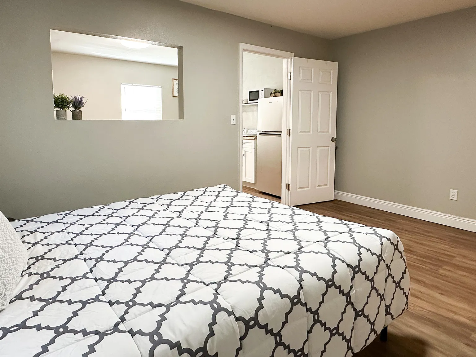 1 bed, 1.0 bath, 500 sqft, $1,438 — Photo 2