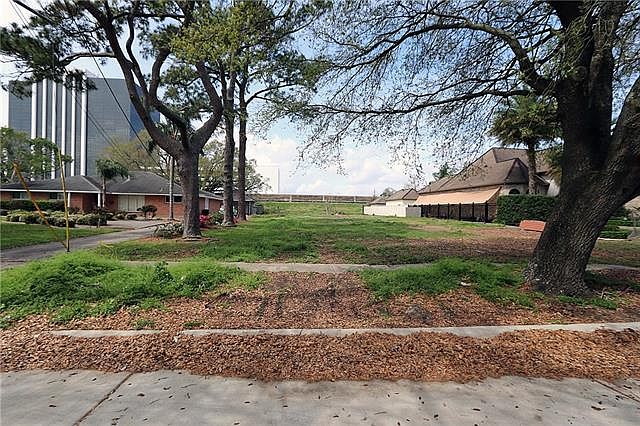2nd image of 6100 Bellaire Dr