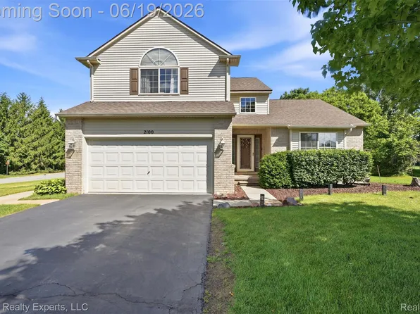 2100 Ore Creek Ln, Brighton, MI 48114