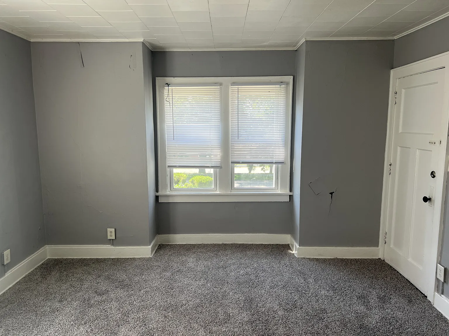 Center Street Apartments - 2835-2 — Photo 2