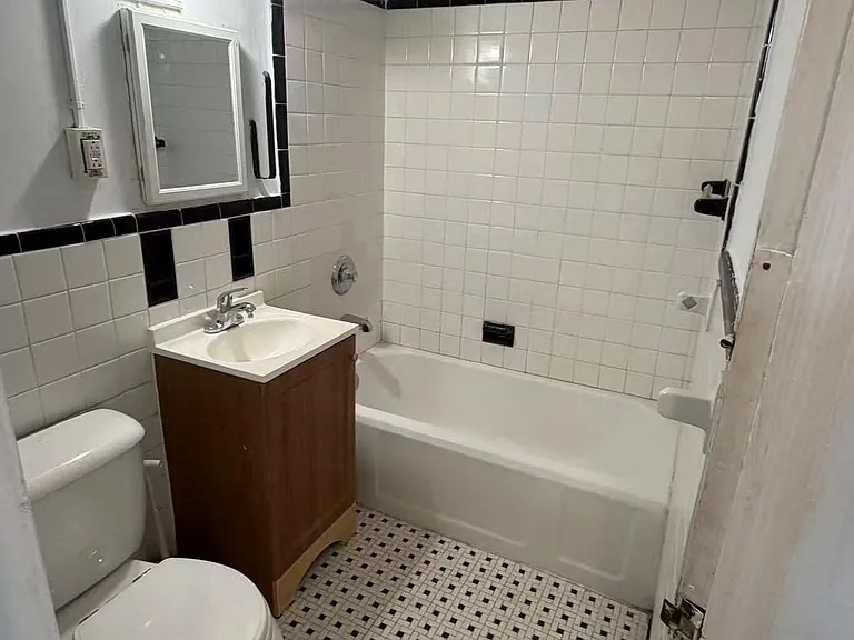 2166 Brown St #1A — Photo 8