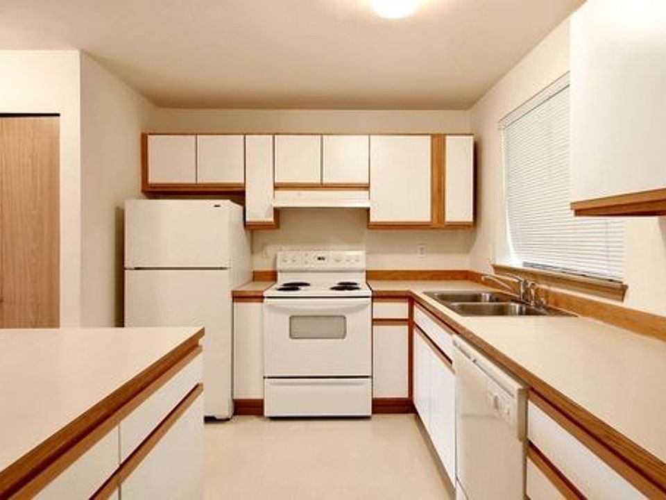 1st image of 3201 Elwood Ave #107