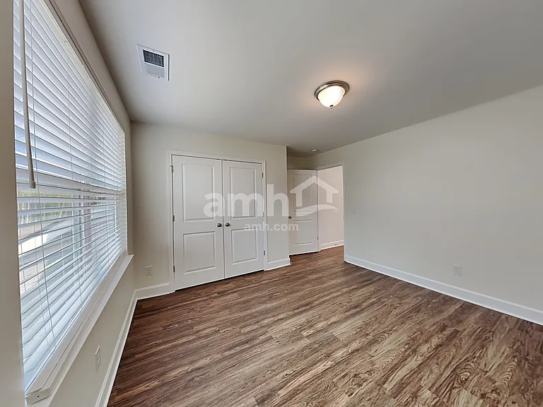 5823 Zurich Rd — Photo 18