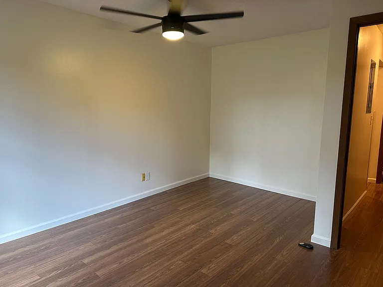 35 Nathan Ln N #121 — Photo 23