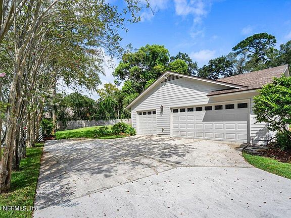 3rd image of 11650 SPARKLEBERRY Lane