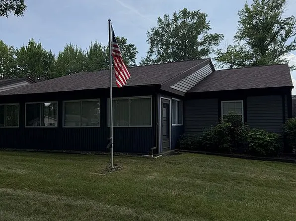 810 Nob Hill Dr APT 1, Niles, OH 44446