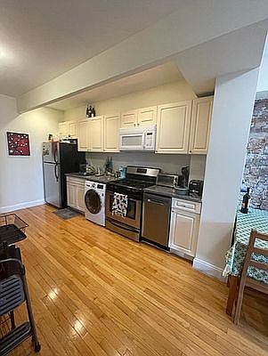 3rd image of 356 W 39th St #4