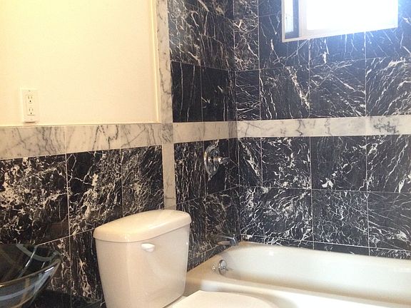5th image of 411 17th St APT 2A