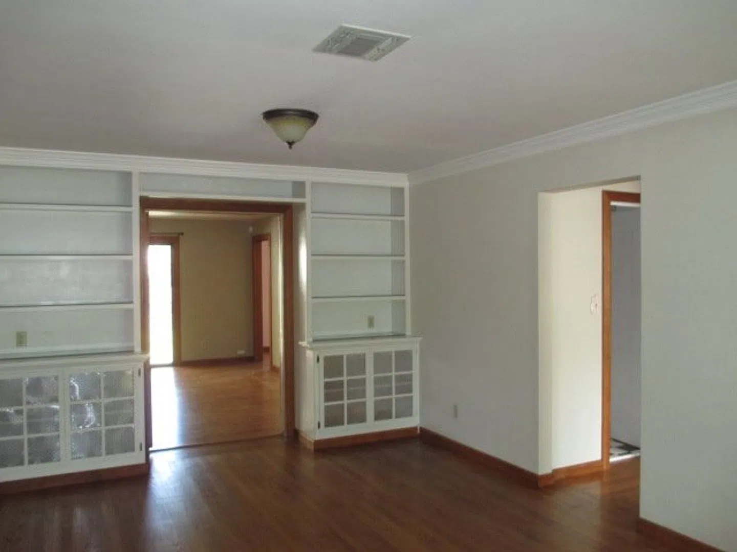 Tahoe Park home with 2 car garage — Photo 3