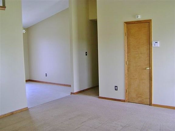 4th image of 212 Redberry Dr