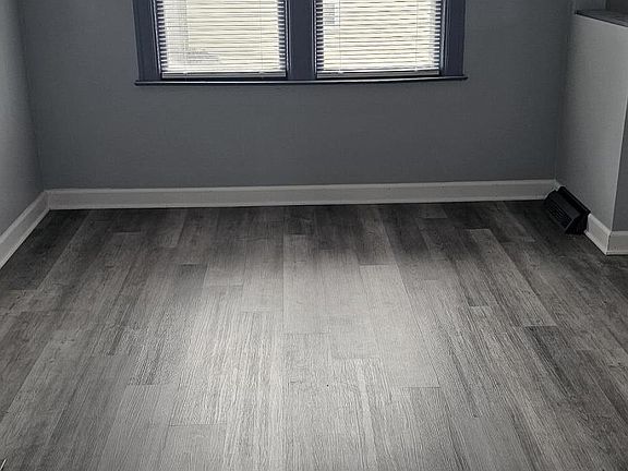 4th image of 1673 Ferris Ave