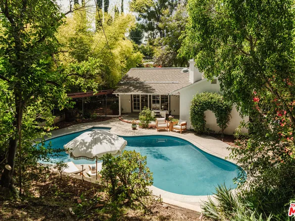 22370 Macfarlane Dr, Woodland Hills, CA 91364
