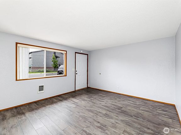 5th image of 1122 Lafayette St. S. #1-4