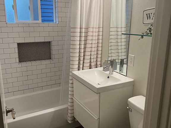 Updated full bathroom