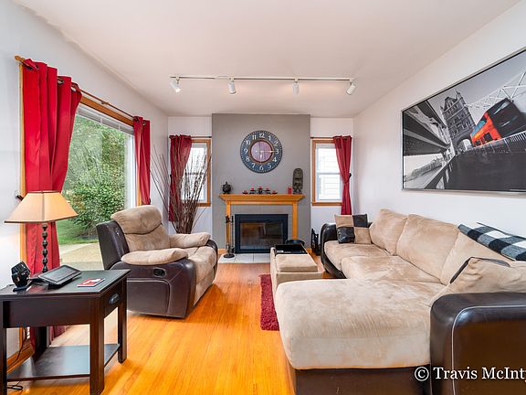 3rd image of 656 Ottillia St SE