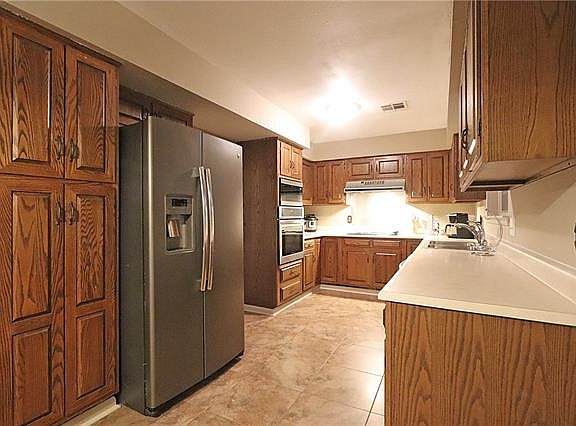 2nd image of 5622 Albany Ct