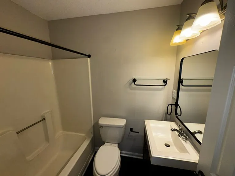 216 W Lee Ave — Photo 8