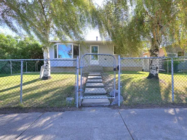108 W Pinecliff Way NE, Calgary, AB T1Y 3X3