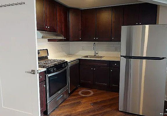 2nd image of 874 Willoughby Ave #3C