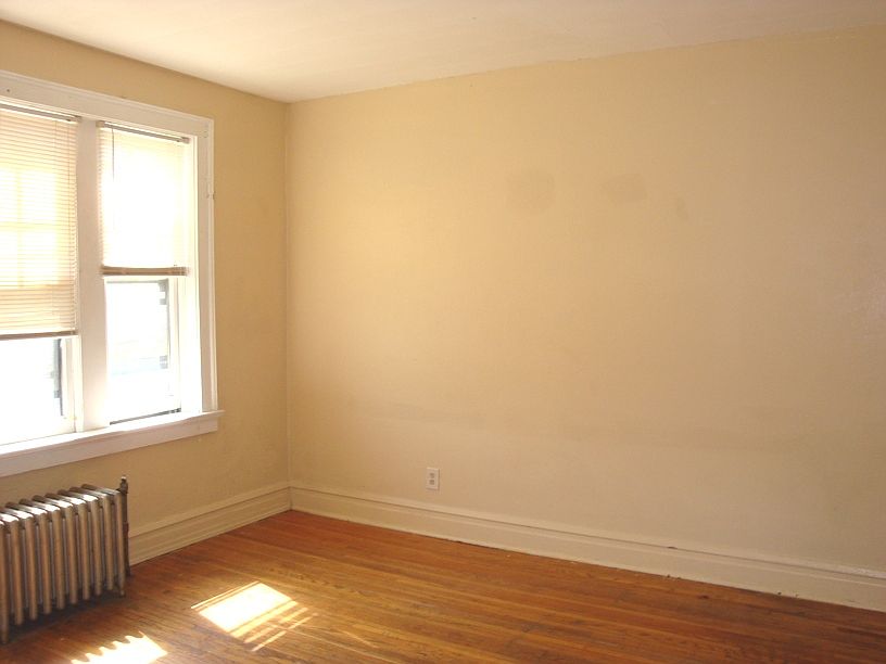 2nd image of 4237 Lawn Ave APT 1s