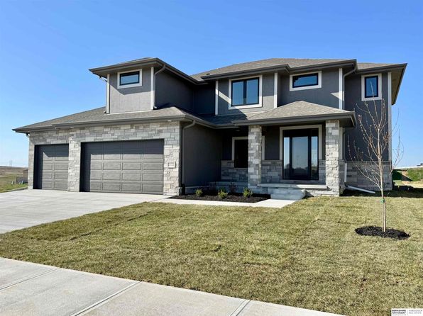 21722 Parkview Dr, Gretna, NE 68028