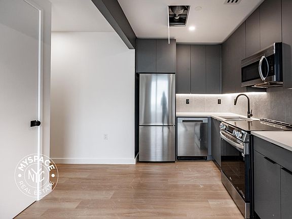 2nd image of 931 Carroll St #302