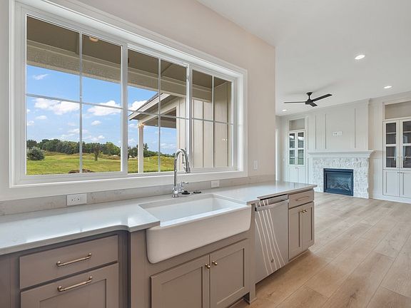 2nd image of 210 Boulder Pointe