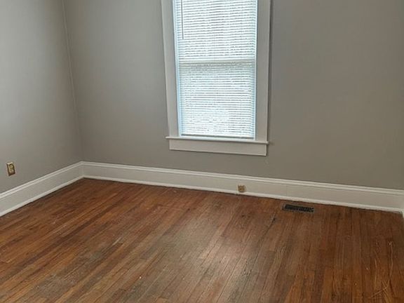 5th image of 749 Beaumont Ave